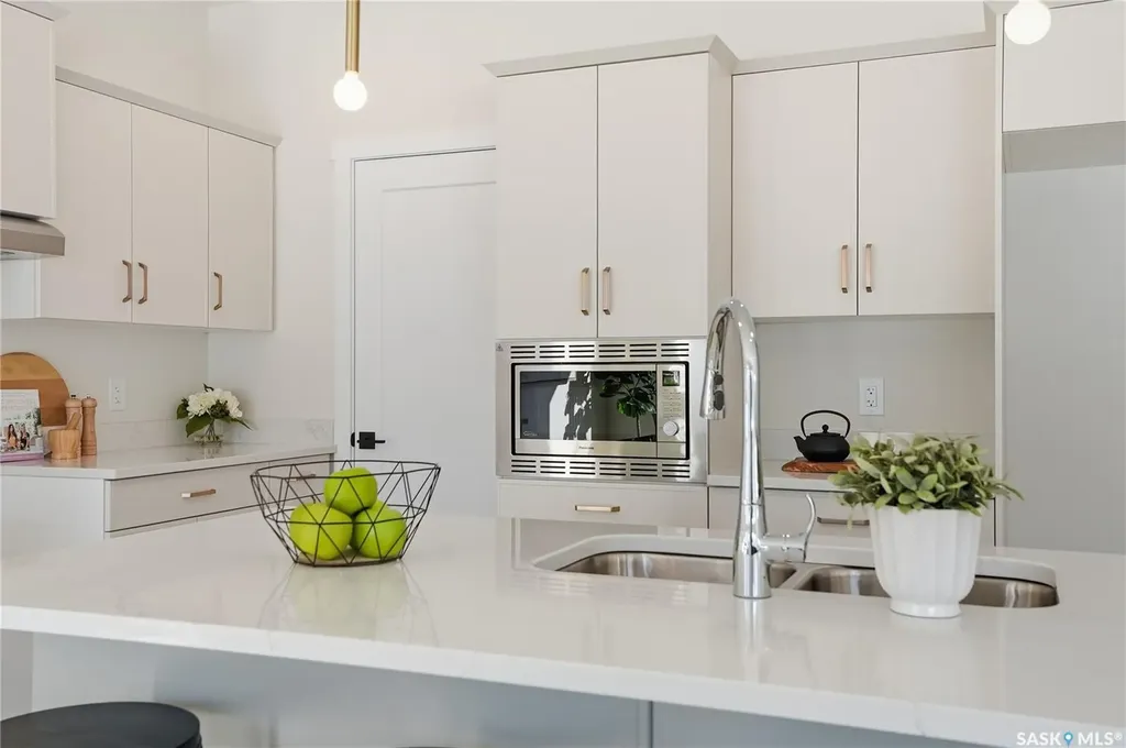338 Katz Avenue Saskatoon SK S7V 1Y6