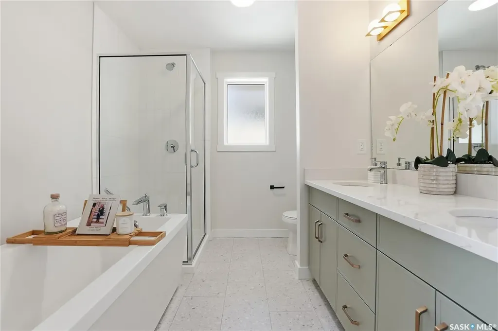 338 Katz Avenue Saskatoon SK S7V 1Y6