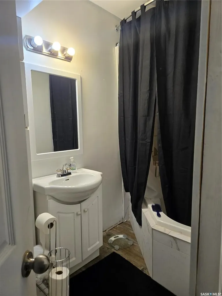 707 Railway Avenue Neudorf SK S0A 2T0