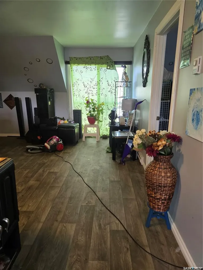 707 Railway Avenue Neudorf SK S0A 2T0