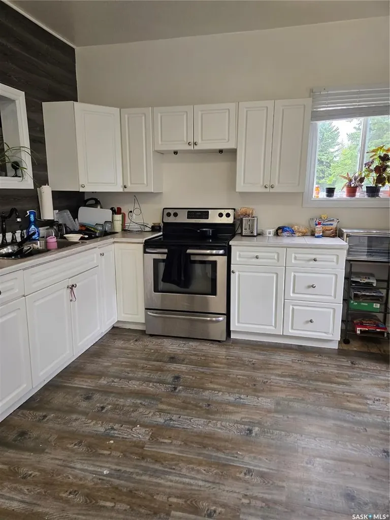 707 Railway Avenue Neudorf SK S0A 2T0
