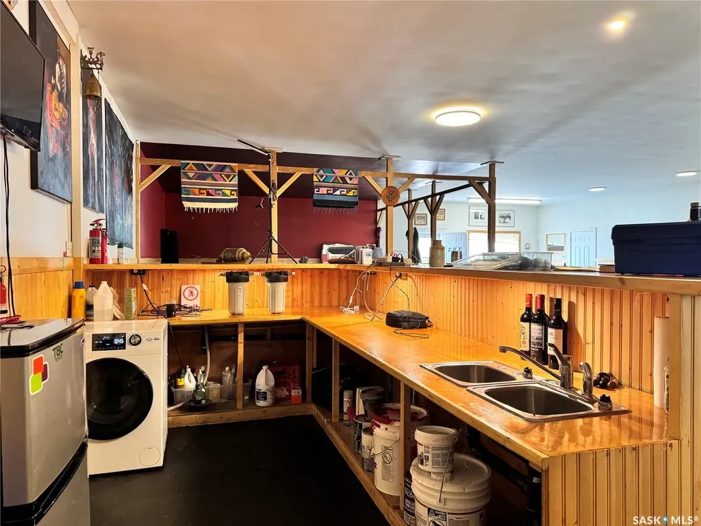 205-207 Main Street Lintlaw SK S0A 2H0