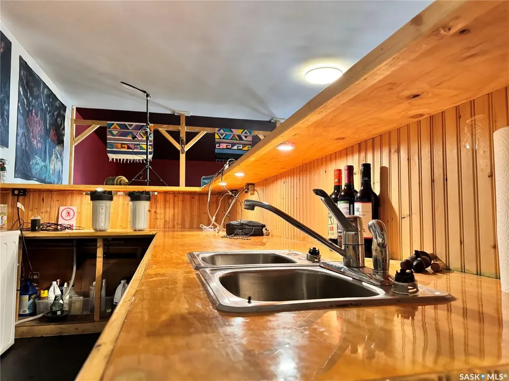 205-207 Main Street Lintlaw SK S0A 2H0