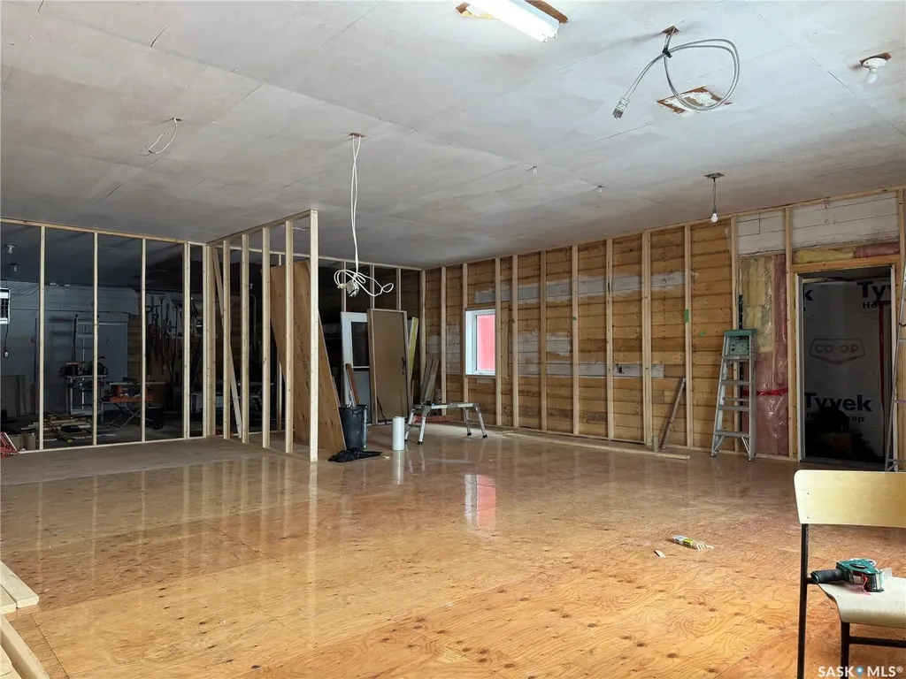 205-207 Main Street Lintlaw SK S0A 2H0