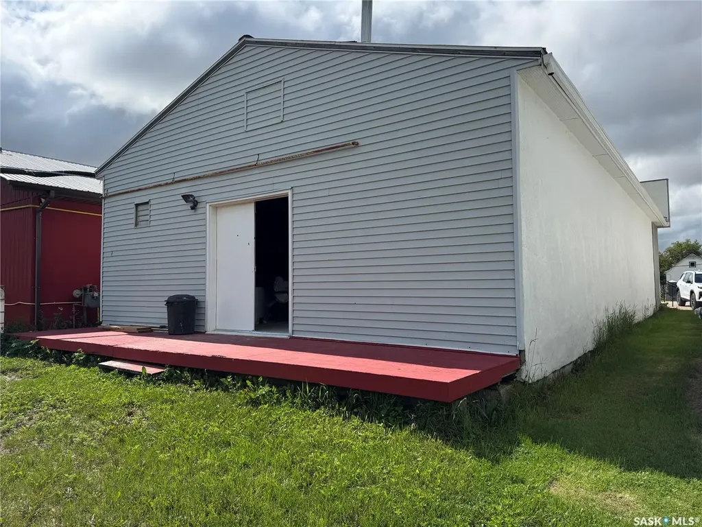 205-207 Main Street Lintlaw SK S0A 2H0