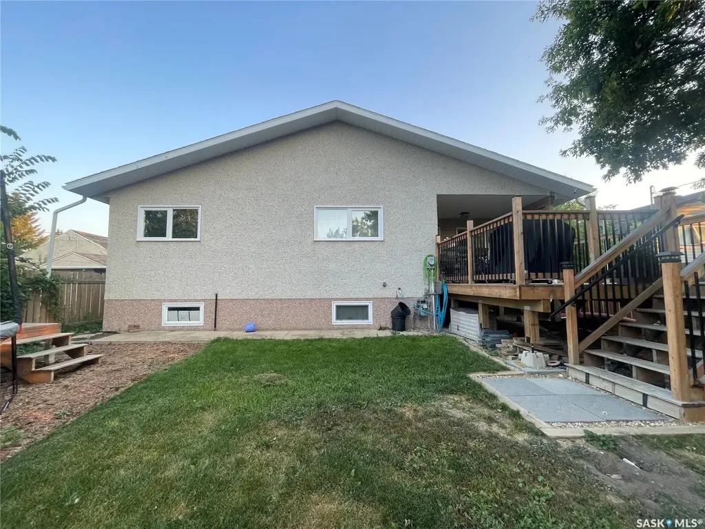 404 Parsons Avenue Maple Creek SK S0N 1N0