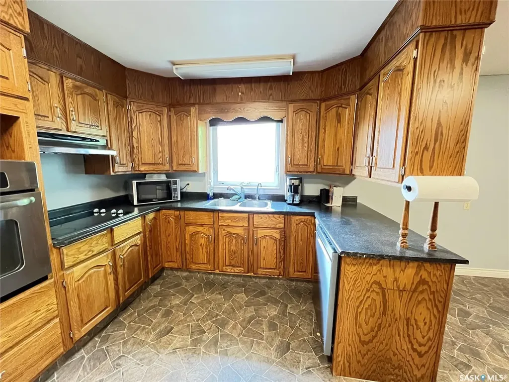 404 Parsons Avenue Maple Creek SK S0N 1N0
