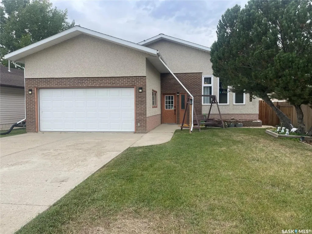 404 Parsons Avenue Maple Creek SK S0N 1N0