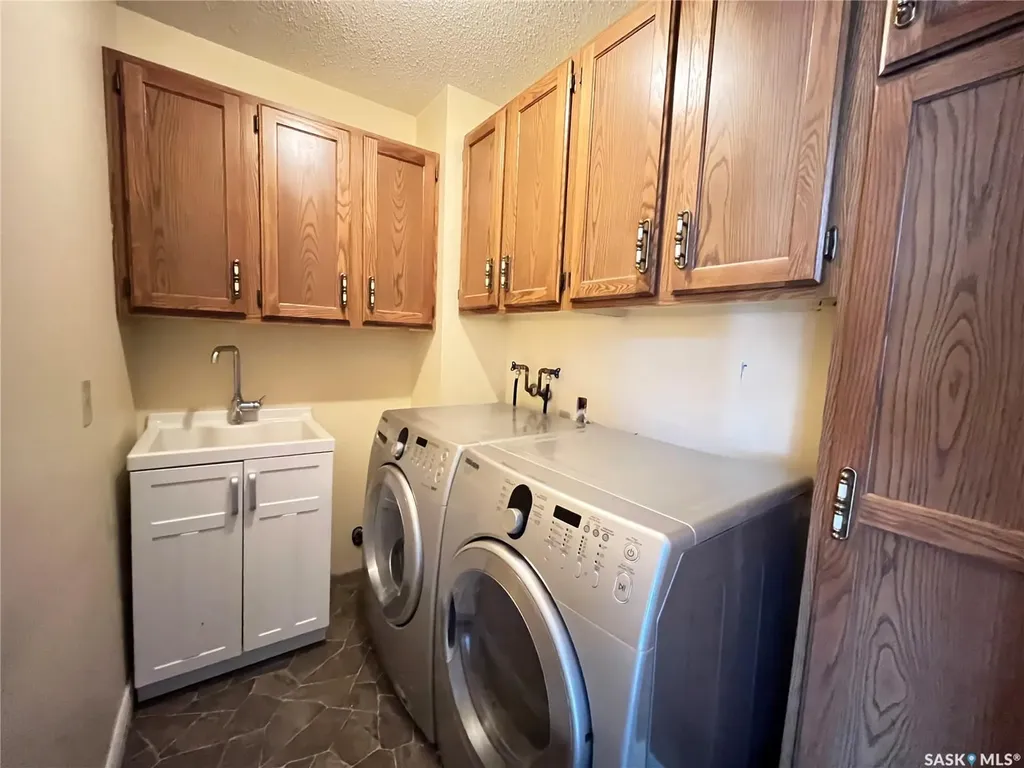 404 Parsons Avenue Maple Creek SK S0N 1N0