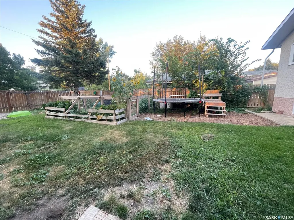 404 Parsons Avenue Maple Creek SK S0N 1N0