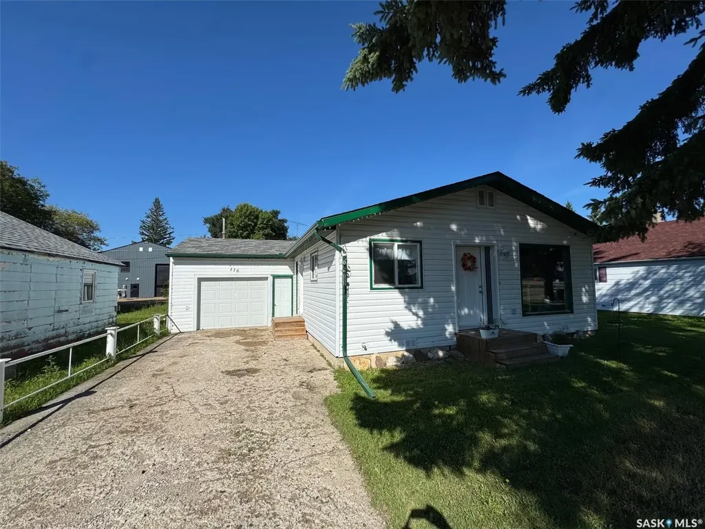116 Elizabeth Avenue Naicam SK S0K 2Z0