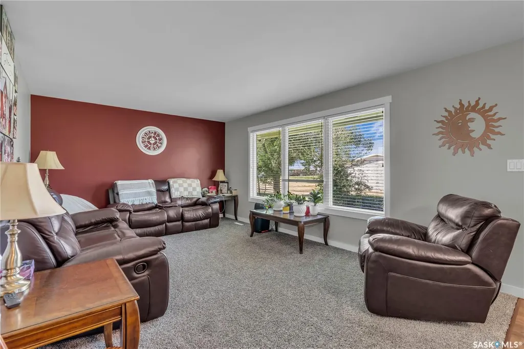 103 1st Street Limerick SK S0H 2P0