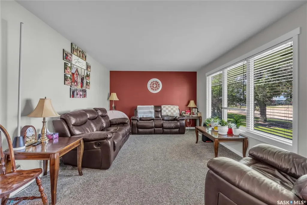 103 1st Street Limerick SK S0H 2P0