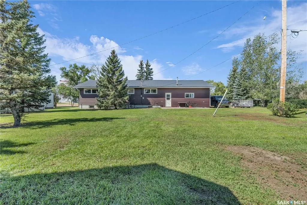 103 1st Street Limerick SK S0H 2P0