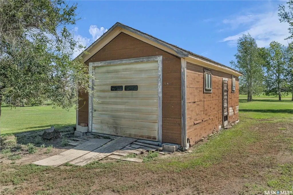 103 1st Street Limerick SK S0H 2P0