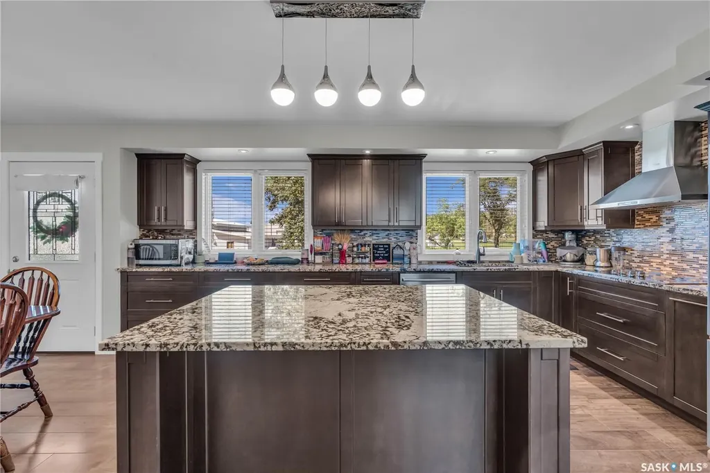 103 1st Street Limerick SK S0H 2P0