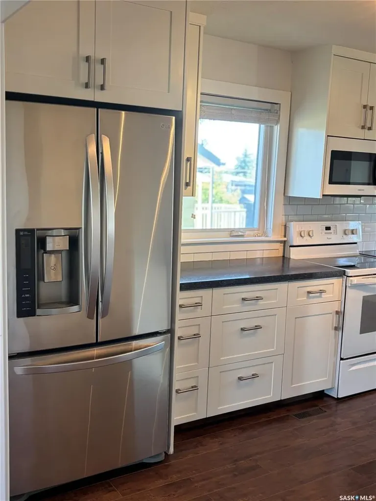 210 6th Avenue SW Eston SK S0L 1A0