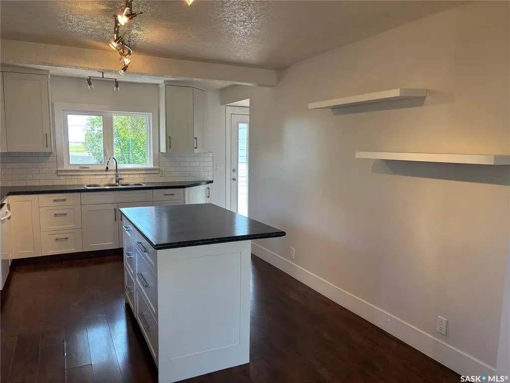 210 6th Avenue SW Eston SK S0L 1A0