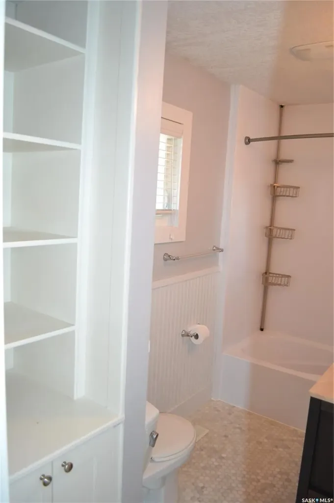 210 6th Avenue SW Eston SK S0L 1A0