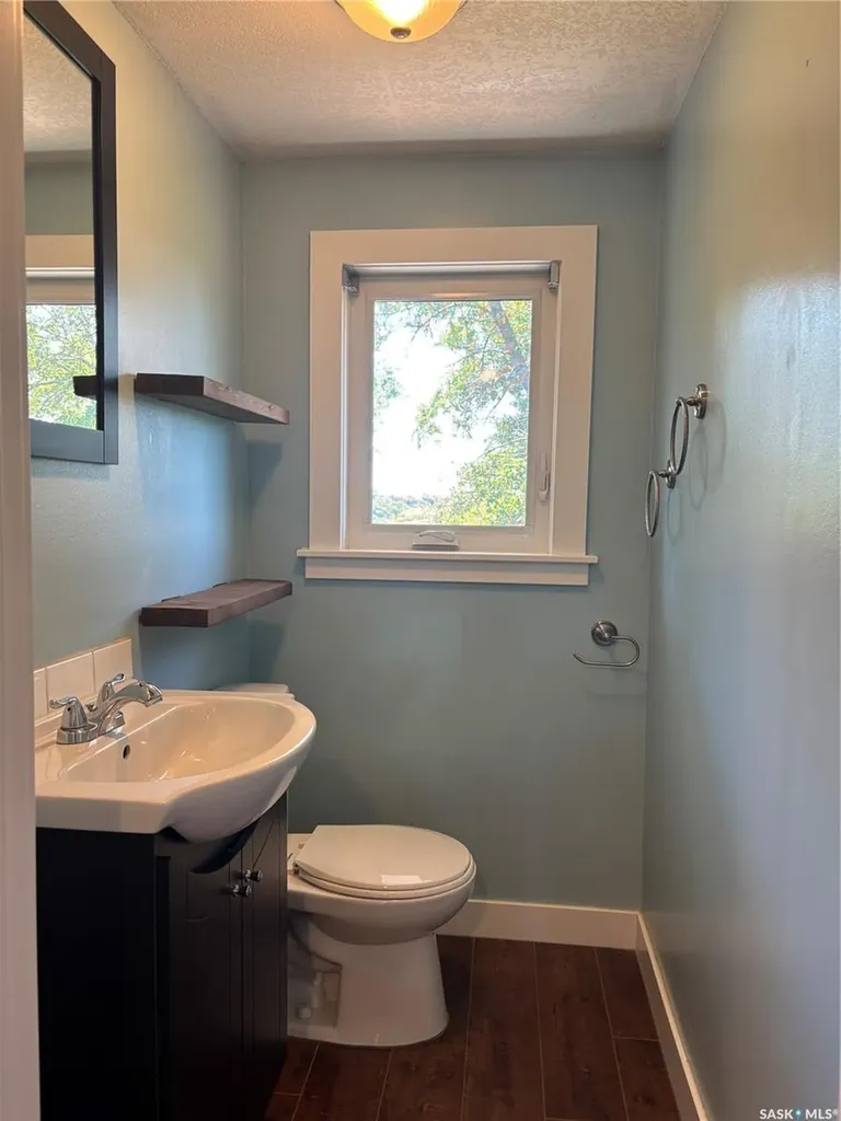 210 6th Avenue SW Eston SK S0L 1A0