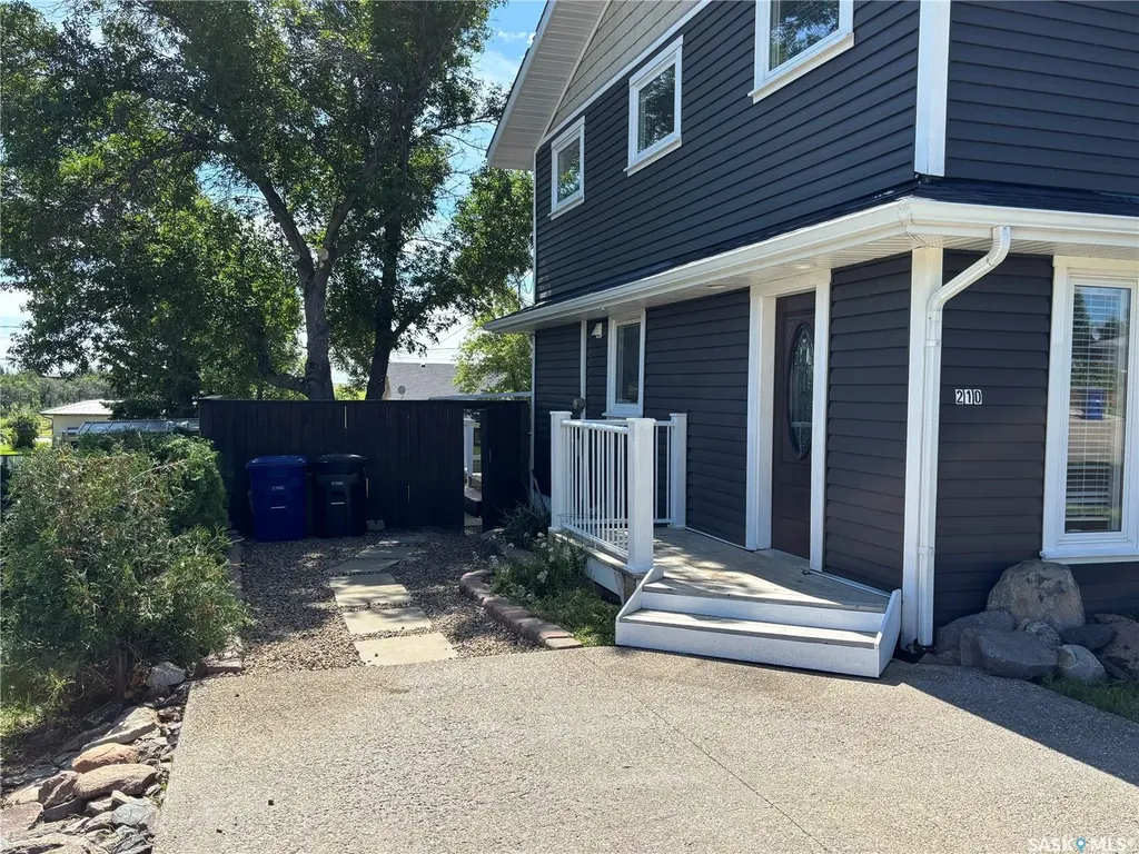 210 6th Avenue SW Eston SK S0L 1A0