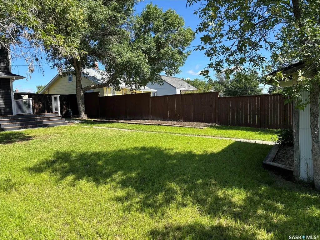 210 6th Avenue SW Eston SK S0L 1A0