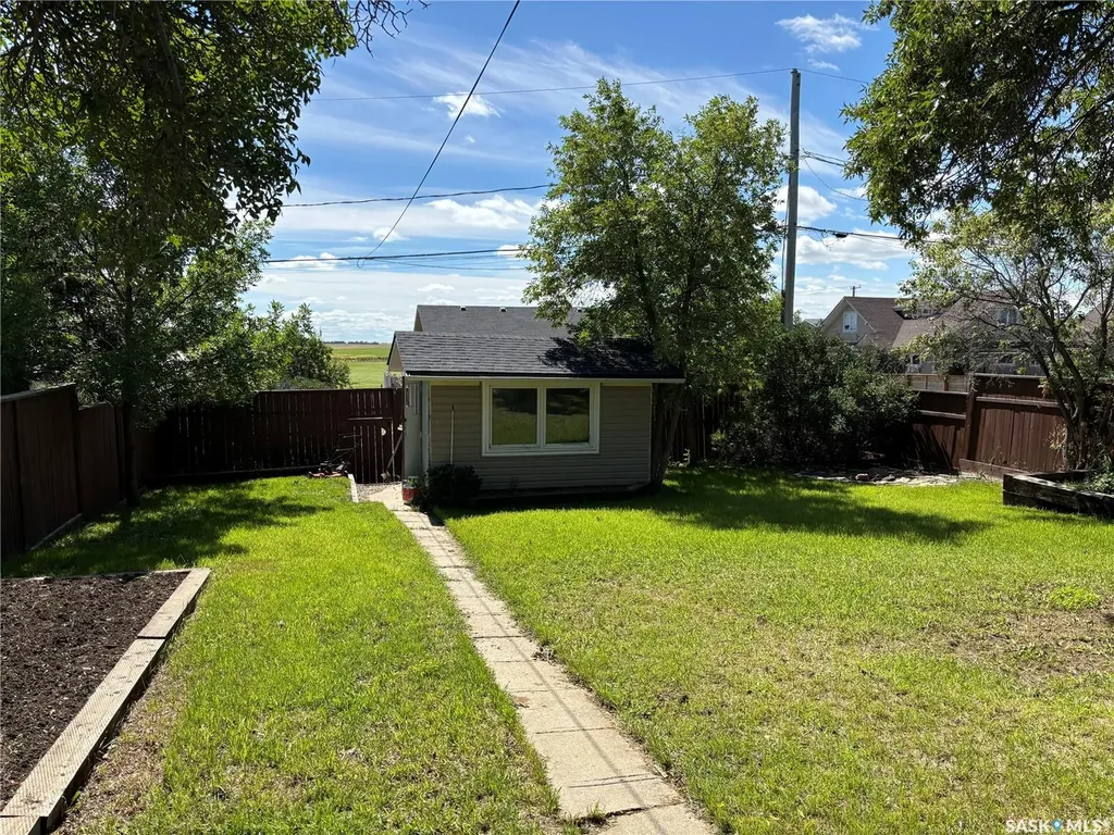 210 6th Avenue SW Eston SK S0L 1A0