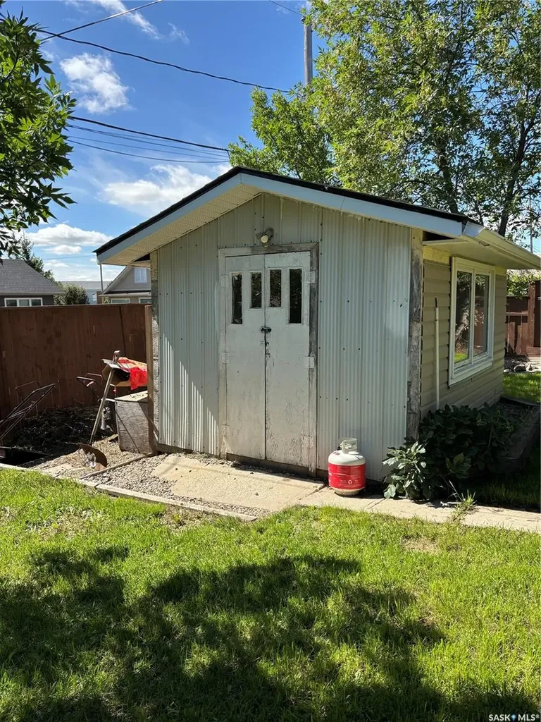 210 6th Avenue SW Eston SK S0L 1A0