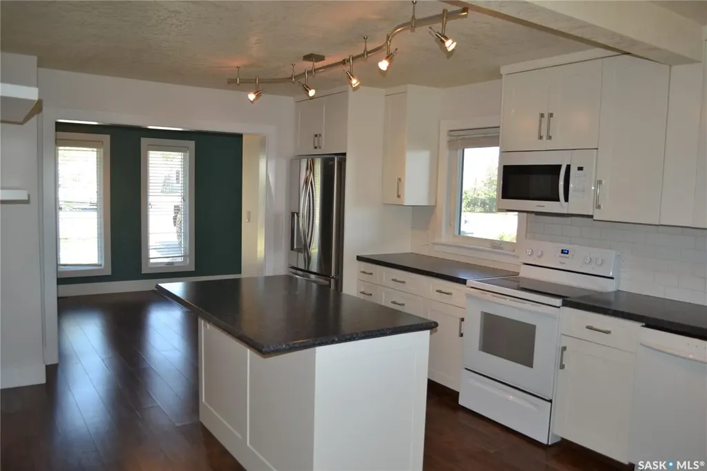 210 6th Avenue SW Eston SK S0L 1A0