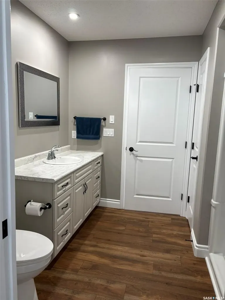 222 3rd Avenue Glaslyn SK S0M 0Y0