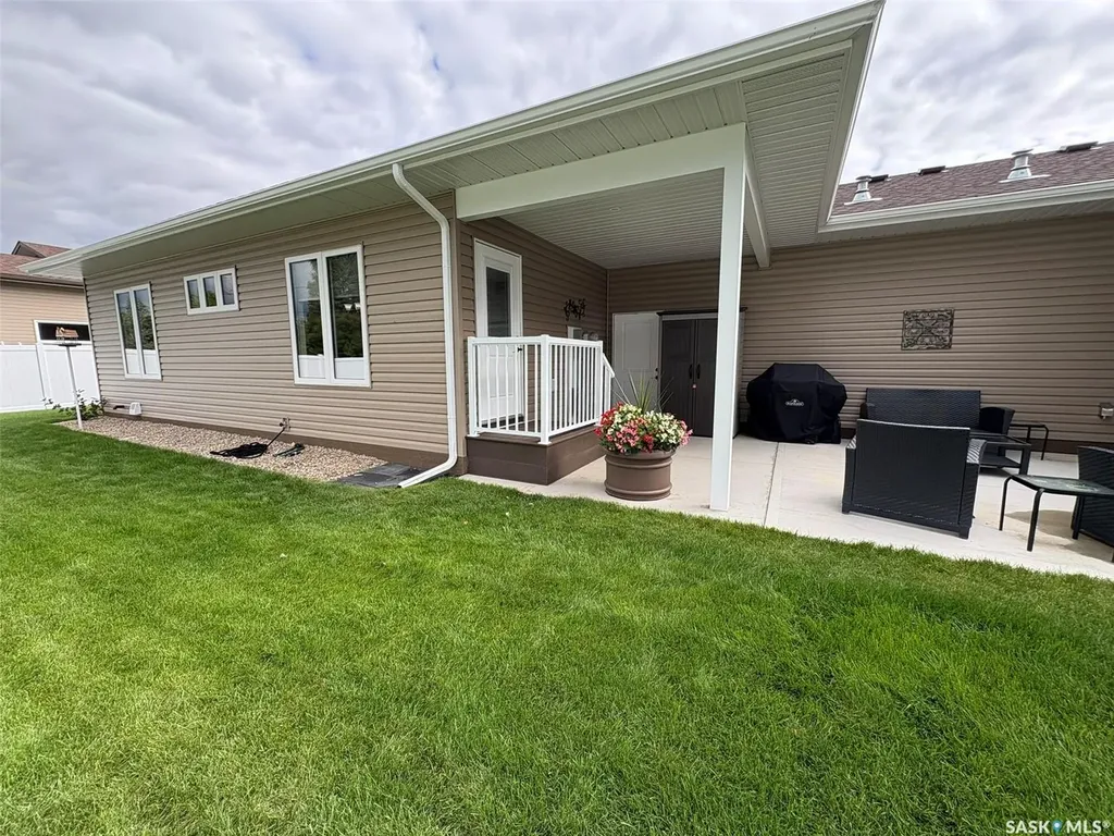 222 3rd Avenue Glaslyn SK S0M 0Y0