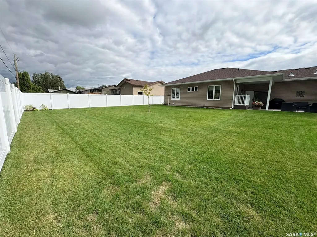 222 3rd Avenue Glaslyn SK S0M 0Y0