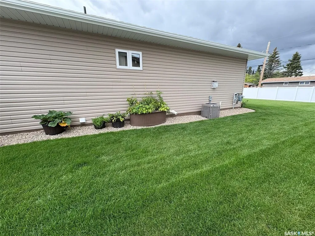 222 3rd Avenue Glaslyn SK S0M 0Y0