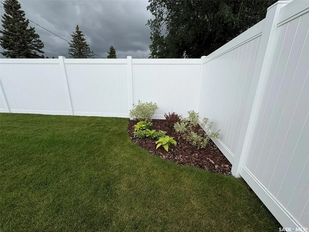 222 3rd Avenue Glaslyn SK S0M 0Y0