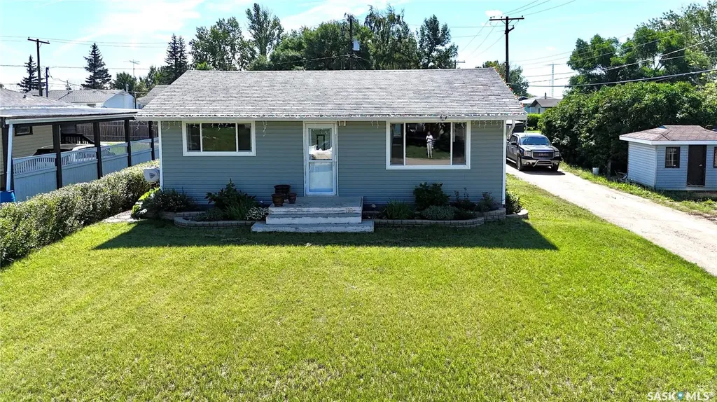 110 Stanley Street Elbow SK S0H 1J0
