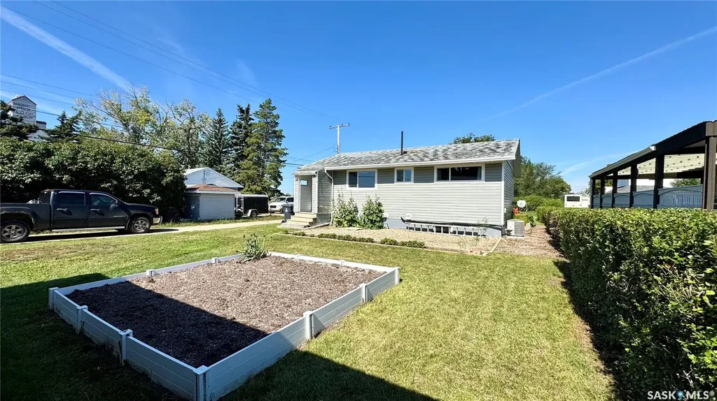 110 Stanley Street Elbow SK S0H 1J0