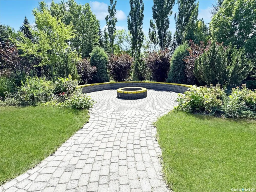 30 West Park Drive Battleford SK S0M 0E0