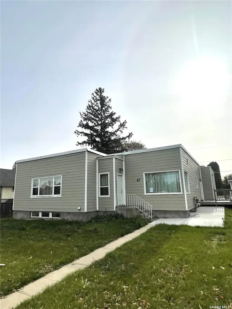 47 21st Street E Prince Albert SK S6V 1L7