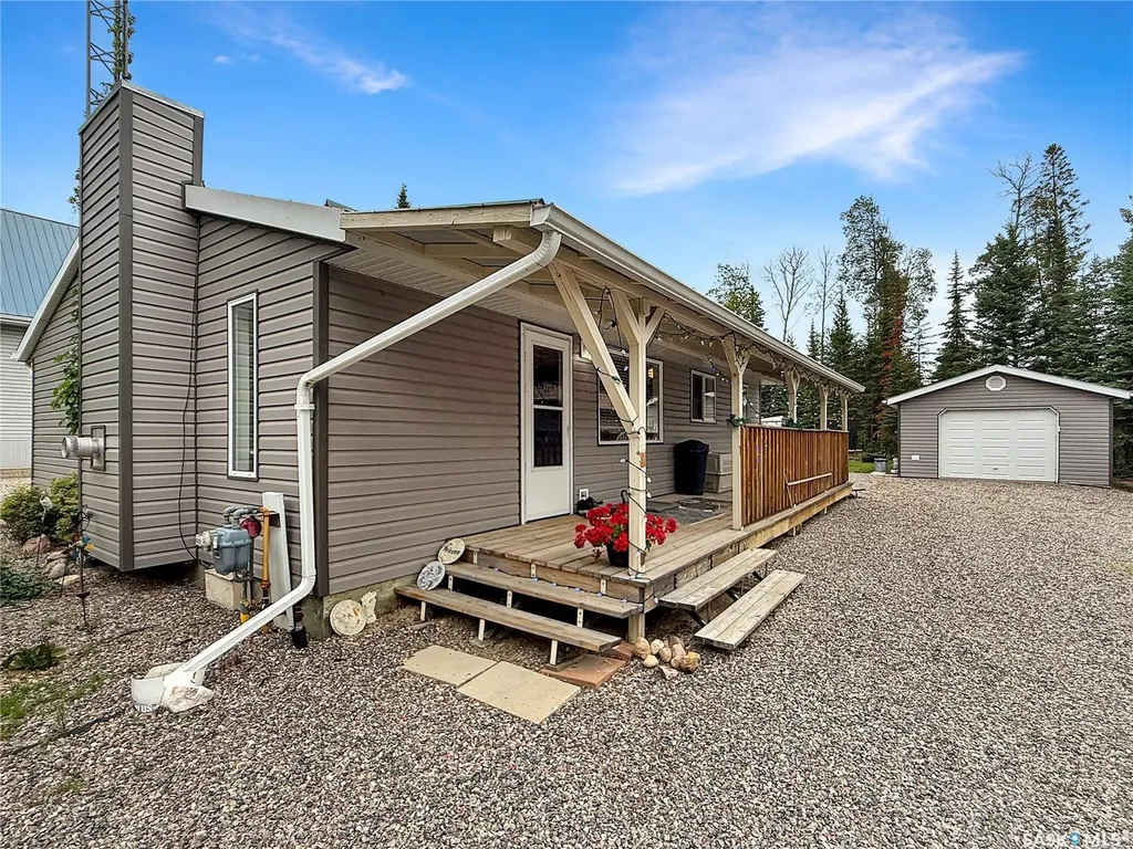 28 Andrews Avenue Candle Lake SK S0J 3E0