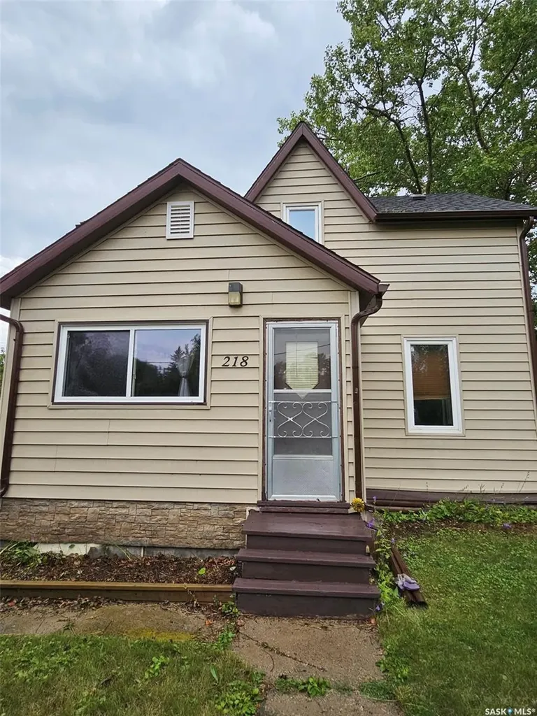218 7th Street W Carlyle SK S0C 0R0
