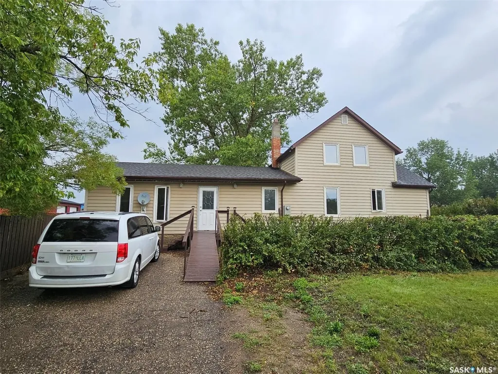 218 7th Street W Carlyle SK S0C 0R0