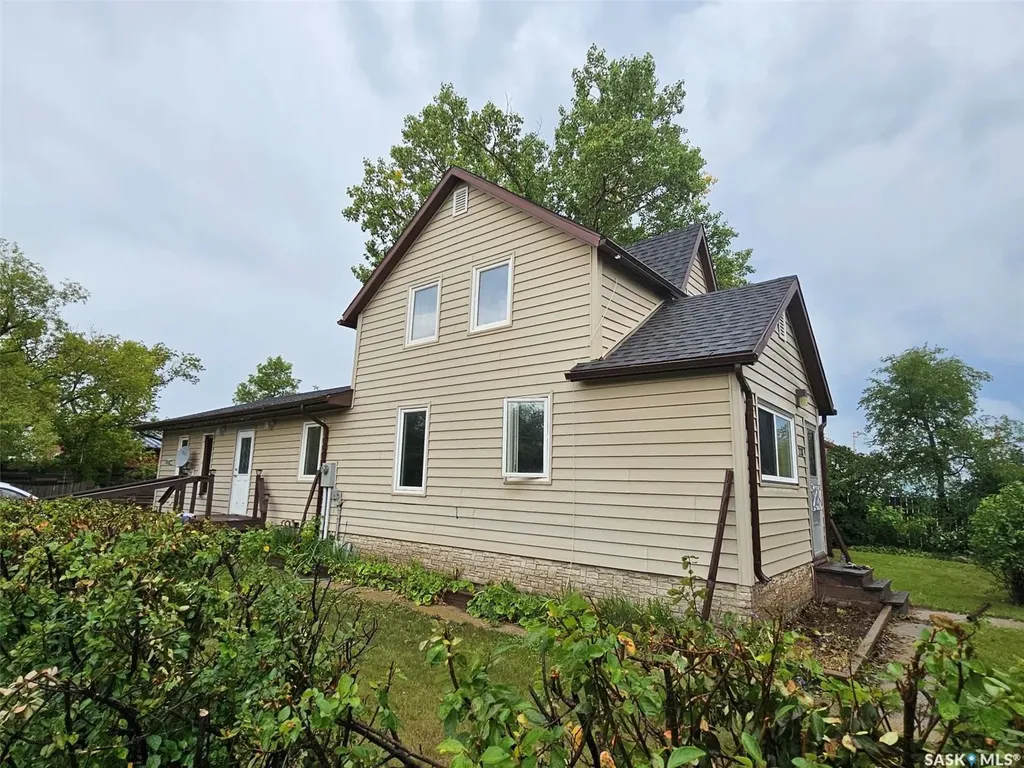 218 7th Street W Carlyle SK S0C 0R0