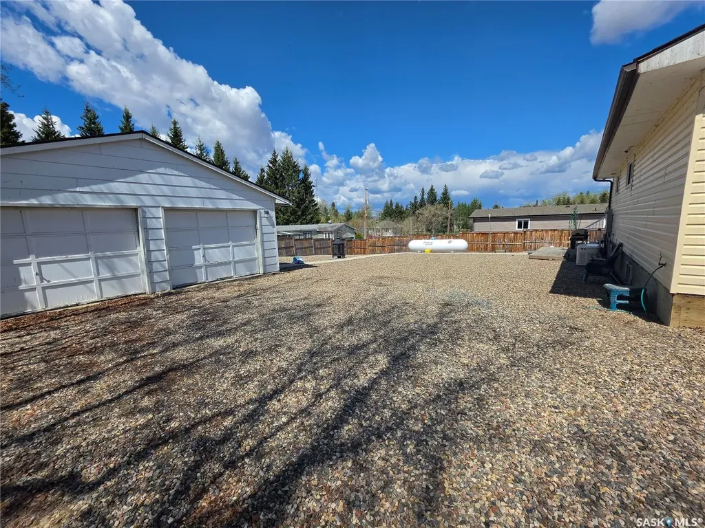 204 1st Avenue S Dorintosh SK S0M 0T0