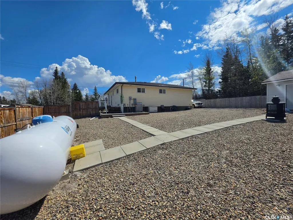 204 1st Avenue S Dorintosh SK S0M 0T0