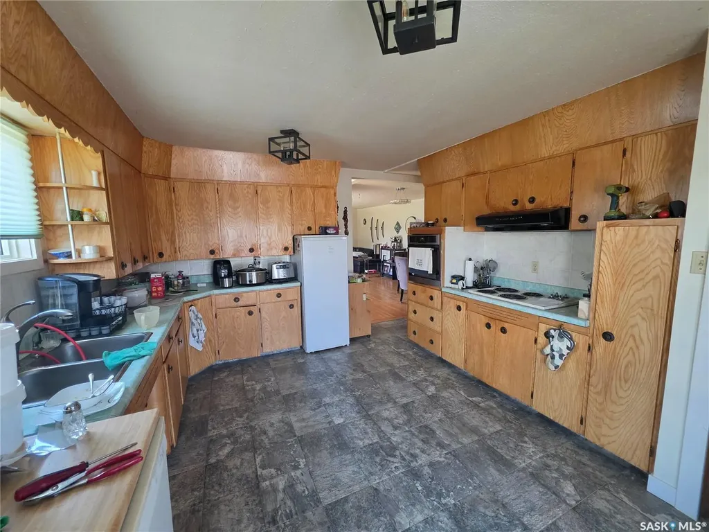 204 1st Avenue S Dorintosh SK S0M 0T0