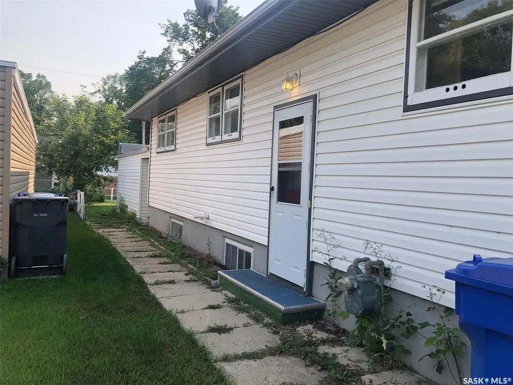 303 Fourth Avenue E Canora SK S0A 0L0