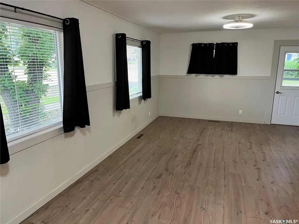 103 4th Avenue E Lafleche SK S0H 2K0