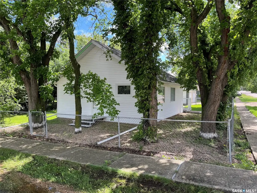 103 4th Avenue E Lafleche SK S0H 2K0