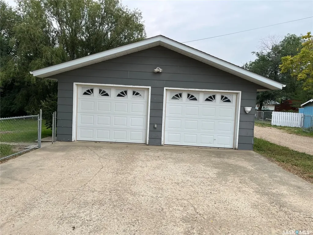 103 4th Avenue E Lafleche SK S0H 2K0