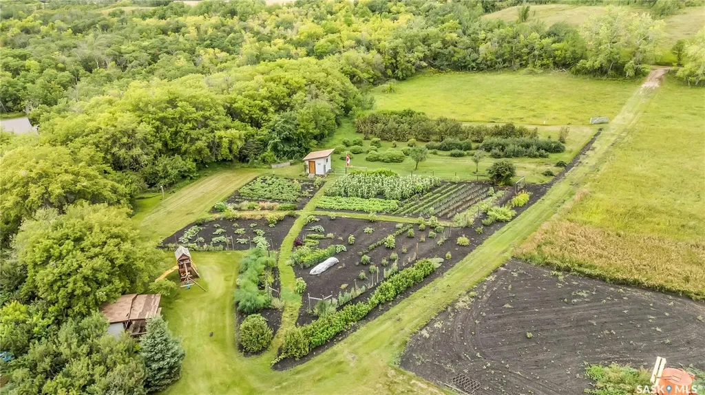 42470 Rural Address Hoodoo Rm No. 401 SK S0K 4P0